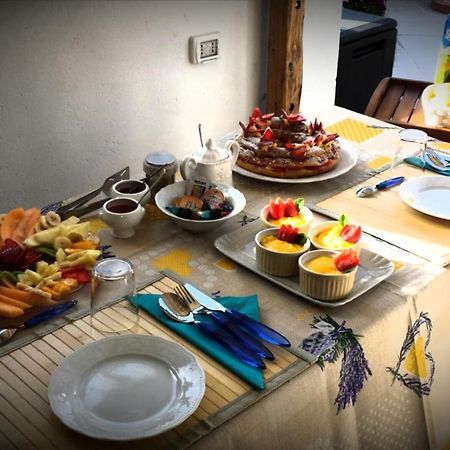 B&B Pietre Antiche Vezzi Portio Buitenkant foto